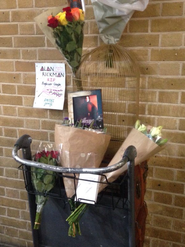 Memorial at King's Cross Station. Image Courtesy of @hogwartslogic.